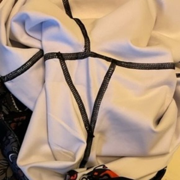 CVG Skull Med Capri Leggings - Picture 2 of 2